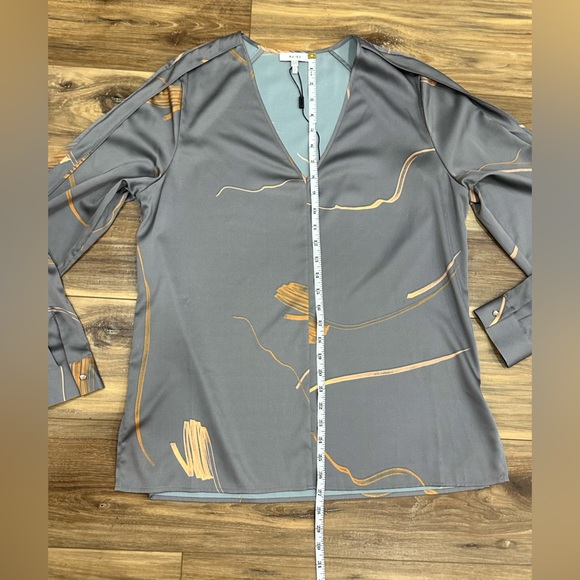 Reiss Pippy Abstract Printed Blouse Gray Sz 10 Satin V Neck Relaxed Fit NWOT - Picture 13 of 13